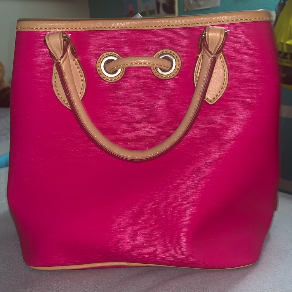 Dooney& Burk pink purse (BRAND NEW)